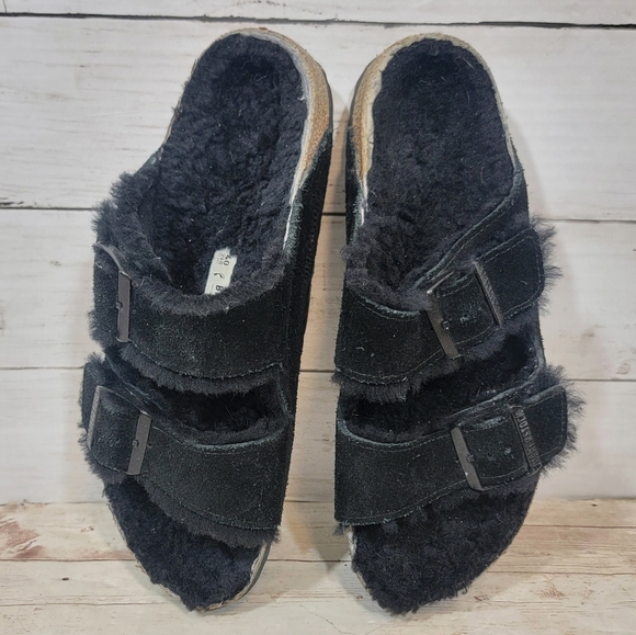 Birkenstock shearling Arizona in black suede - Picture 7 of 10